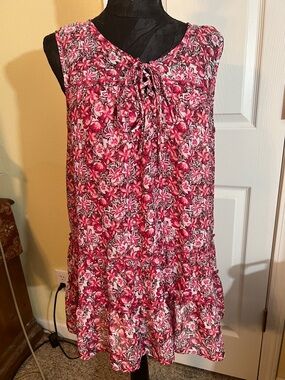 Sleeveless Pink Floral Tie-Neck Tunic